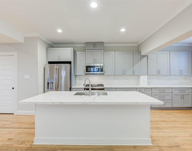 2202 Wentworth Street - Photo Thumbnail 7