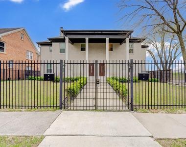 2202 Wentworth Street - Photo Thumbnail 2