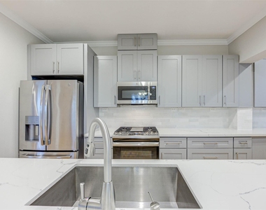 2202 Wentworth Street - Photo Thumbnail 8