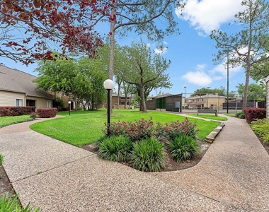 2419 Briarwest Boulevard - Photo Thumbnail 17