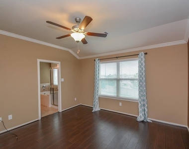 6490 Calgary Woods Lane - Photo Thumbnail 17