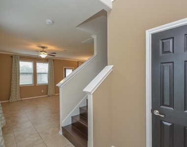 6490 Calgary Woods Lane - Photo Thumbnail 3