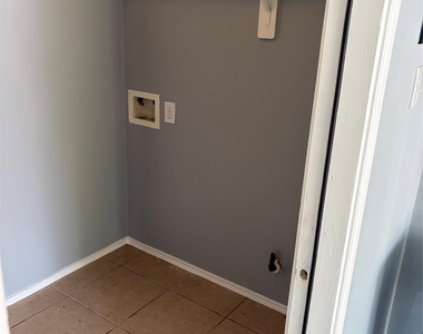 7214 Crescent Mills Drive - Photo Thumbnail 6