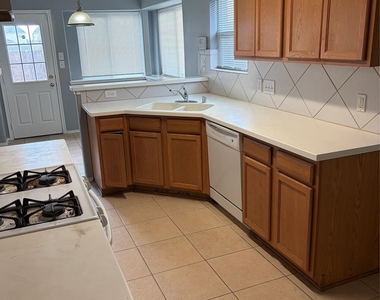 7214 Crescent Mills Drive - Photo Thumbnail 12