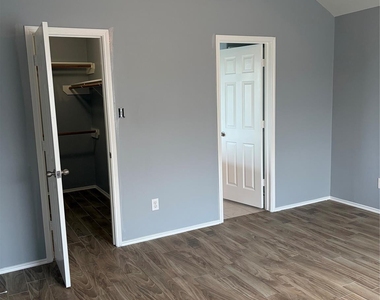 7214 Crescent Mills Drive - Photo Thumbnail 16