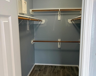 7214 Crescent Mills Drive - Photo Thumbnail 18