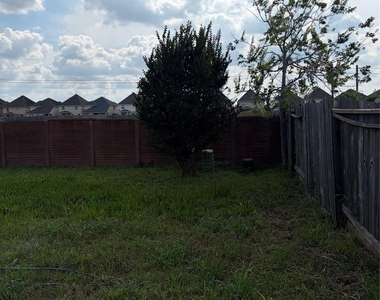 7214 Crescent Mills Drive - Photo Thumbnail 24
