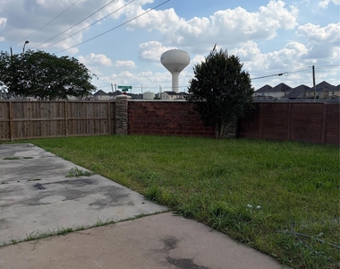 7214 Crescent Mills Drive - Photo Thumbnail 23