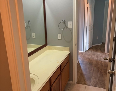 7214 Crescent Mills Drive - Photo Thumbnail 5