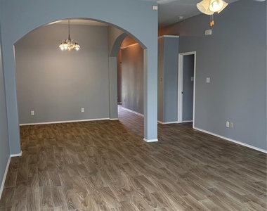 7214 Crescent Mills Drive - Photo Thumbnail 14