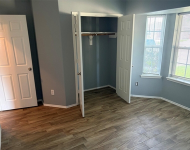 7214 Crescent Mills Drive - Photo Thumbnail 3