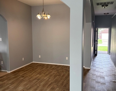 7214 Crescent Mills Drive - Photo Thumbnail 13