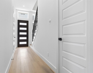 1913 Hoskins Drive - Photo Thumbnail 3