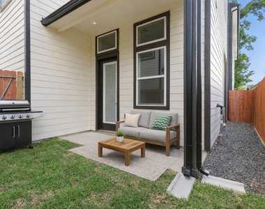 1913 Hoskins Drive - Photo Thumbnail 34
