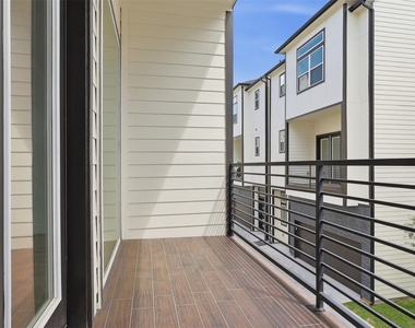 1913 Hoskins Drive - Photo Thumbnail 16