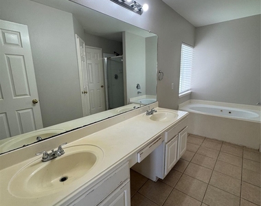 18203 Winding Timbers Lane - Photo Thumbnail 9