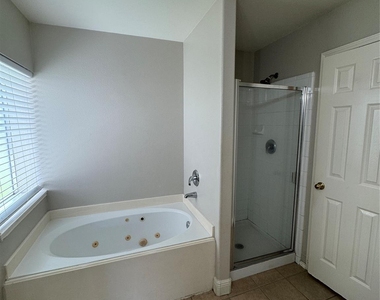 18203 Winding Timbers Lane - Photo Thumbnail 10