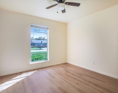 5904 Misty Meadow Street - Photo Thumbnail 7