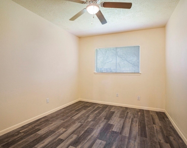 5904 Misty Meadow Street - Photo Thumbnail 11