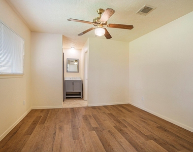 5904 Misty Meadow Street - Photo Thumbnail 9