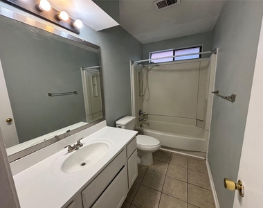 1506 Park Maple Drive - Photo Thumbnail 12