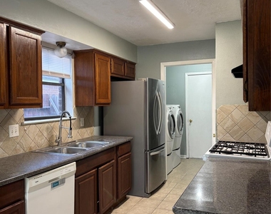 1506 Park Maple Drive - Photo Thumbnail 7