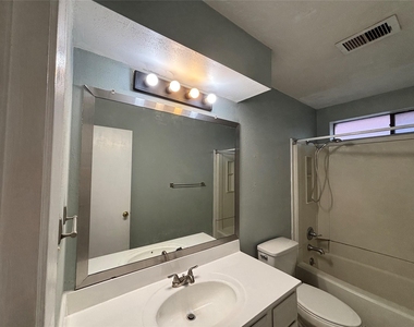 1506 Park Maple Drive - Photo Thumbnail 13