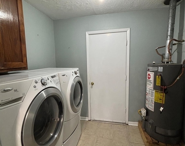 1506 Park Maple Drive - Photo Thumbnail 4