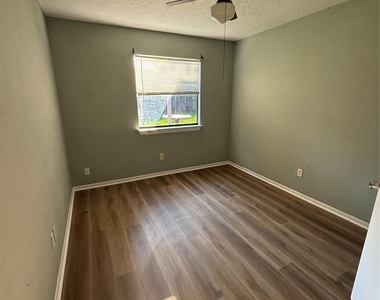 1506 Park Maple Drive - Photo Thumbnail 8