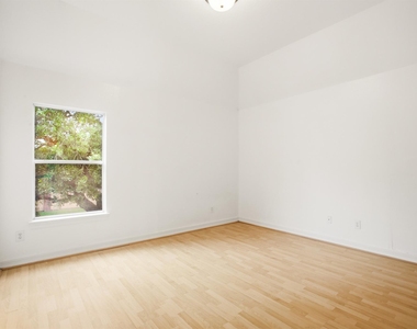1322 Kirby Lake Court - Photo Thumbnail 32