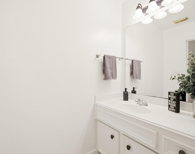 1322 Kirby Lake Court - Photo Thumbnail 35