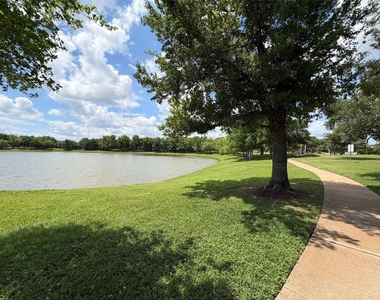 1322 Kirby Lake Court - Photo Thumbnail 47