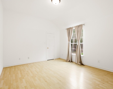 1322 Kirby Lake Court - Photo Thumbnail 30