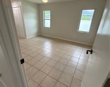 233 Sw 43rd Street - Photo Thumbnail 15