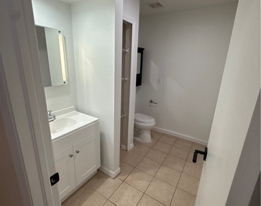 233 Sw 43rd Street - Photo Thumbnail 12