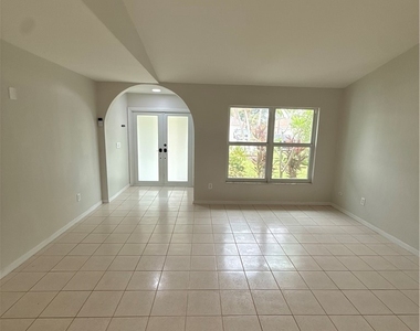 233 Sw 43rd Street - Photo Thumbnail 5