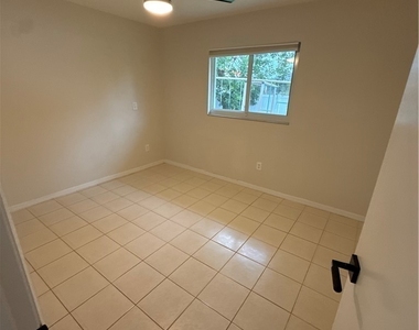 233 Sw 43rd Street - Photo Thumbnail 14