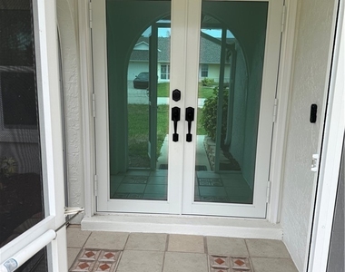 233 Sw 43rd Street - Photo Thumbnail 3