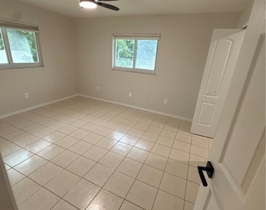 233 Sw 43rd Street - Photo Thumbnail 13