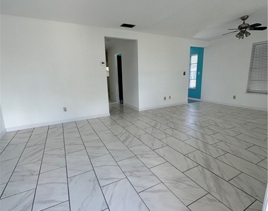 10 Tangerine Court - Photo Thumbnail 7