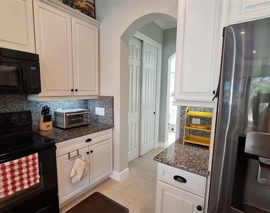 12482 Kentwood Avenue - Photo Thumbnail 12