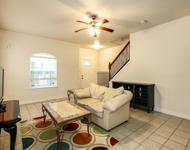 2915 Paige Street - Photo Thumbnail 6