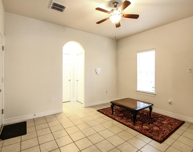 2915 Paige Street - Photo Thumbnail 8