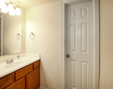 2915 Paige Street - Photo Thumbnail 20