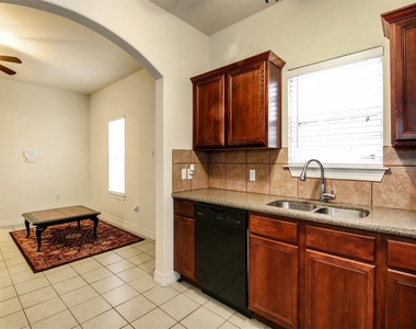 2915 Paige Street - Photo Thumbnail 13