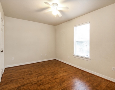 2915 Paige Street - Photo Thumbnail 17