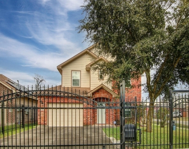 2915 Paige Street - Photo Thumbnail 3