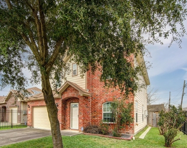 2915 Paige Street - Photo Thumbnail 1
