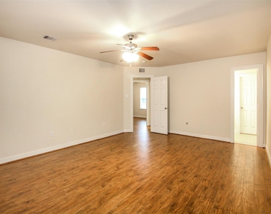 2915 Paige Street - Photo Thumbnail 16