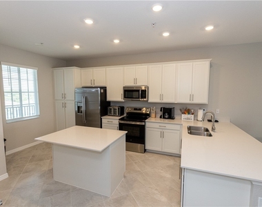 15375 Green Acres Avenue - Photo Thumbnail 3